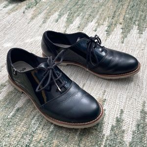 Ahnu Emery Oxford shoes. Black matte and patent